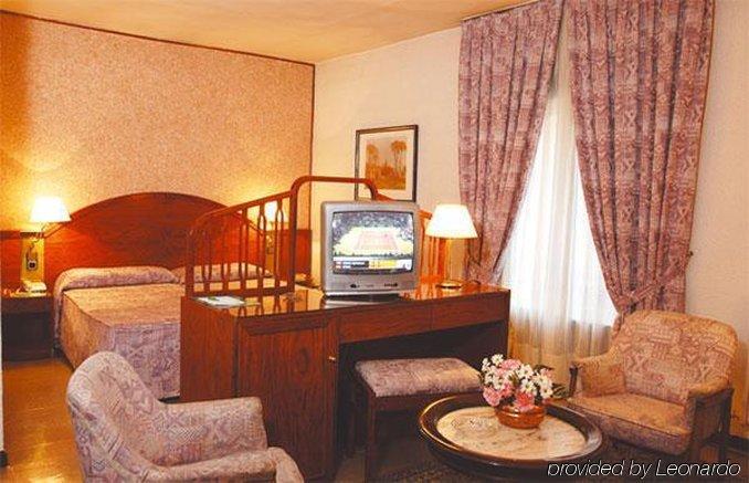 Hotel Reina Cristina Teruel Rum bild